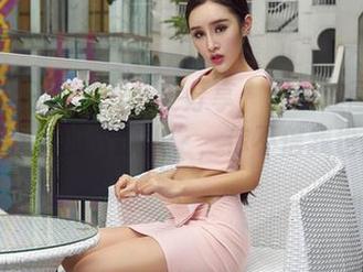 爱丝秋日艺术家感受分享：听说连画布都感受到秋风的“撩人”，你不信我也没办法。