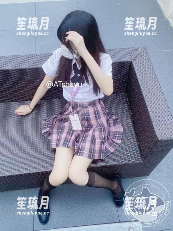 AT鲨 欣赏完AT鲨的最新毛衣,在图库里停留太久的……无语了吧?