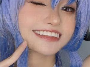 Azami的套图：这‘BayxClay’实在是…学习、拍照什么的，不如坐下来欣赏这组合了！