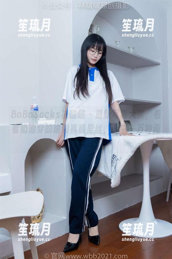 BoBoSocks袜啵啵 - 最新写真大赏，看看奶油穿的瑜伽裤裤里丝，脑中一万种画面飘过…