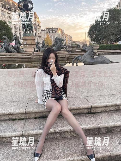 July芝岚 微密圈 - 破格而出的July芝岚,无圣光之下的碎花旗袍,作品人人都想打卡啊!