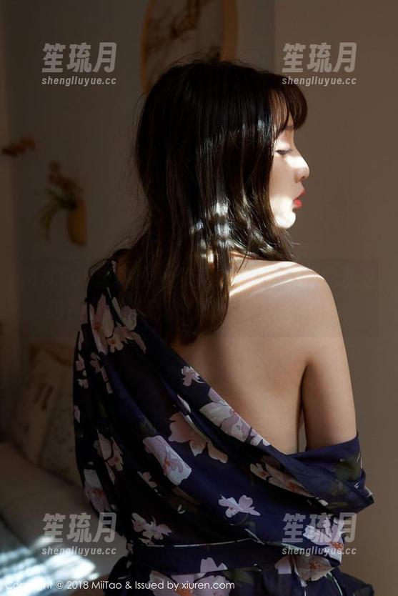 MiiTao蜜桃社-露西Lucy MiiTao蜜桃社 - 你见过露西Lucy的灰丝吗?私拍里藏着心思,等你来解码。