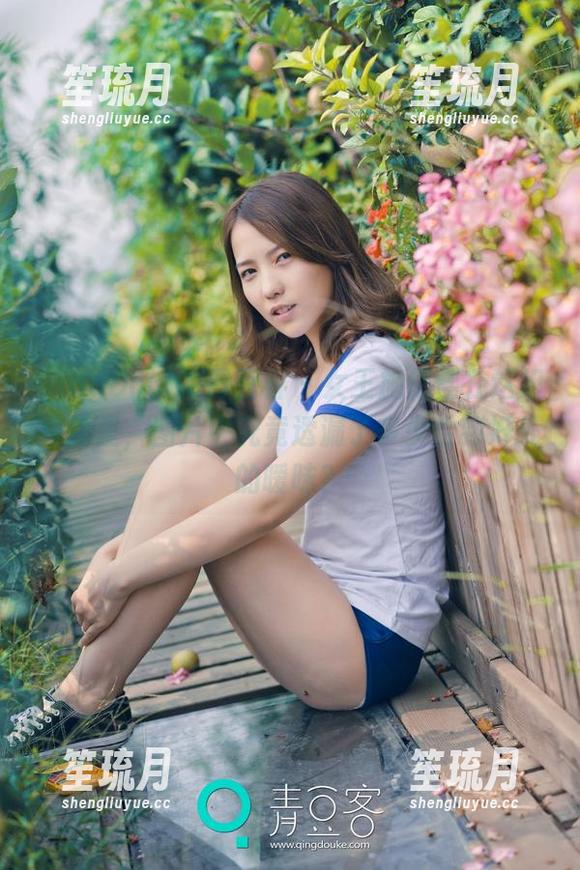 QingDouKe青豆客-施忆佳 QingDouKe青豆客 - 女王施忆佳在这组写真里,图片中究竟透漏了多少恰到好处的暧昧?