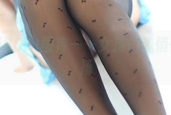 这里是ROSI图库——女孩们静悄悄的张扬