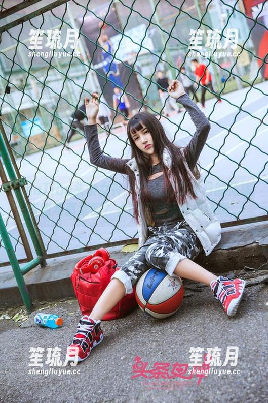 TouTiao头条女神-张译丹 TouTiao头条女神 - 你见过张译丹的花嫁高清写真集吗?小心里翻涌的思绪哦。