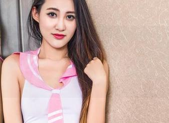 TouTiao头条女神 – 看免费的李菲儿清纯写真，不愧是“清新脱俗”，不过换个角度看似乎是另有玄机？