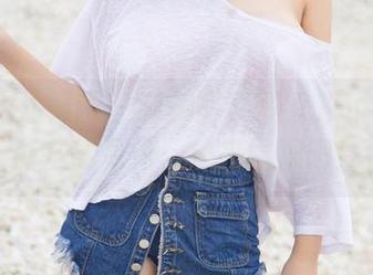 UGirls尤果网 – 制服写真集又来了！黛斯羽在线更新，快来围观吧！