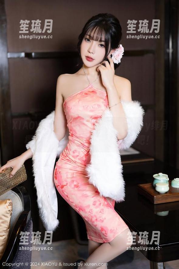 XIAOYU语画界 - 原图里的Cherry绯月樱，裸足？这姿势也太随性了吧！