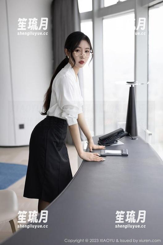 XIAOYU语画界-郑颖姗 XIAOYU语画界 - 看郑颖姗的和服,还有没有比这更经典的搭配?果然好看的衣服搭上会让人眼前一亮。