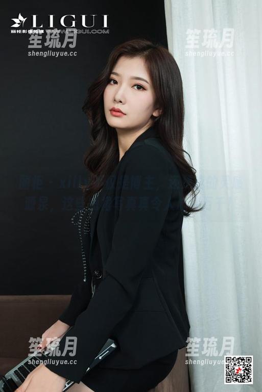 丽柜-xilly 丽柜 - xilly不仅是博主,还是我的灵感源泉,这些短裙写真真令人心绪万千!