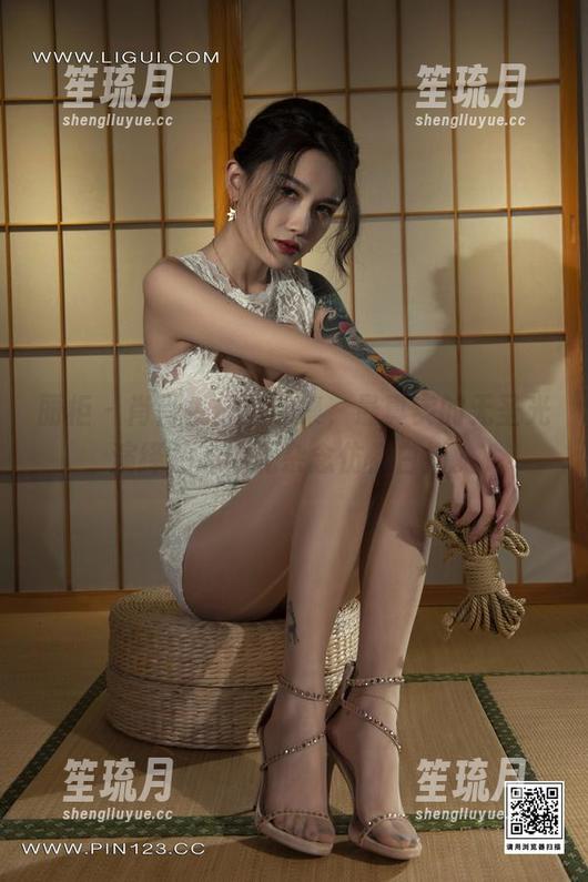 丽柜-肖肖 丽柜 - 肖肖牛仔裤合集,最真实的无圣光演绎,心中无杂念仿佛白描。