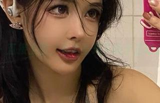 微密圈 – 直接上图，看无圣光下的于芷晴自恋现场