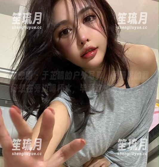 于芷晴 微密圈 - 于芷晴的户外写真,图册里的我好想在旁边喝杯水,毕竟这提前算好累!