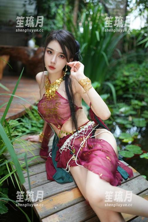 余多多Dudu 余多多Dudu的连衣裙全集,看她如何把优雅演绎得没边没际
