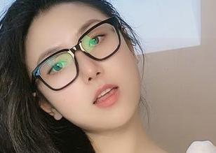 微密圈 – 俏妞qiaoniu66的裸足图包，精选出哪些难以自拔的‘脚趾诱惑’！