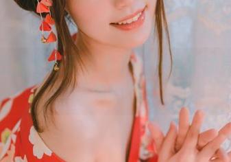 千反田鹿子在无圣光下，小心被油亮反射晃到眼