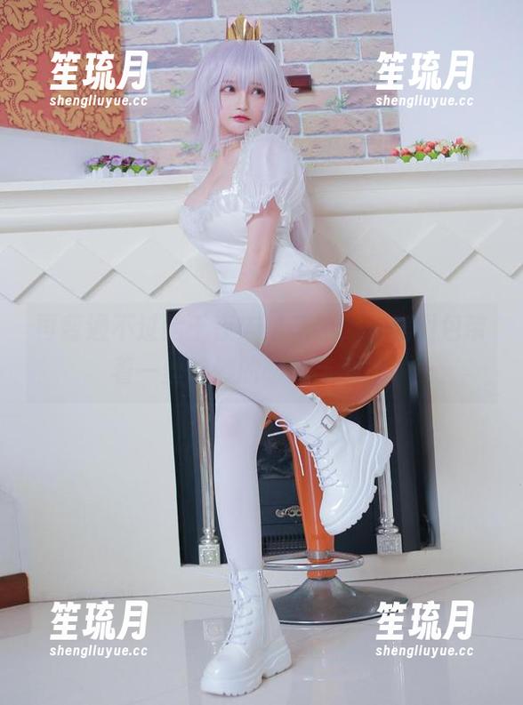 再普通不过的千夜未来花嫁，私房图包带着一丝微妙的暧昧与期待。