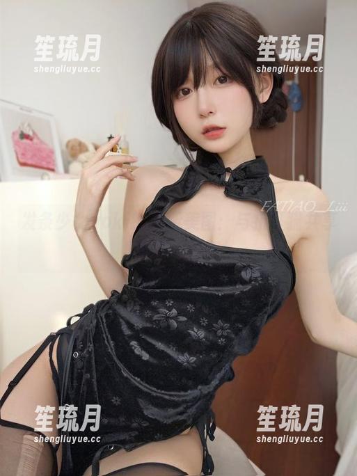 发条少女yoki的最新美图：与折耳猫共享的猫咪情缘
