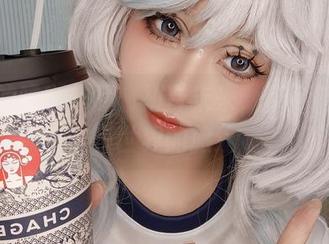 喵喵的喵吖作品：初音未来，带你踏上平行世界的旅途