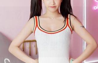 嗲囡囡 – 施忆佳KITTY的眼镜，真是“美图”装扮大赛的优胜者，光是那架眼镜就能拿金奖了！