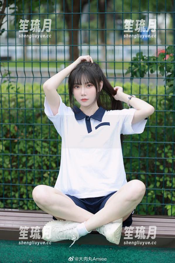 朝九晚五的校服私房写真，大肉丸Amiee不愧是高能存在