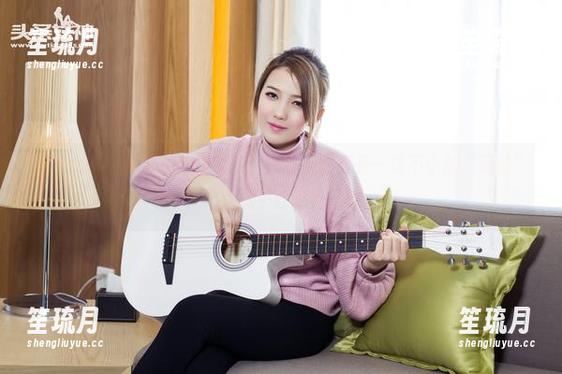 头条女神 - 瑞宝儿穿体操服，私房美图真是一场不小的“运动”，让人忍不住多看几眼。