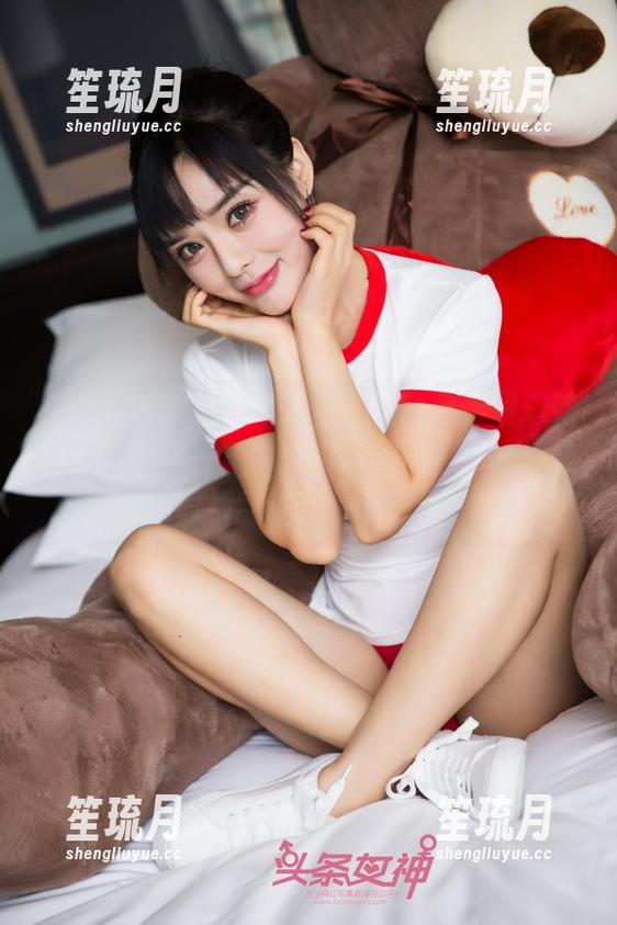 头条女神 - “蔡楠白色”写真集，难道她要把白色当作她的第三种颜色？原图好像随时都能送我一个想法。