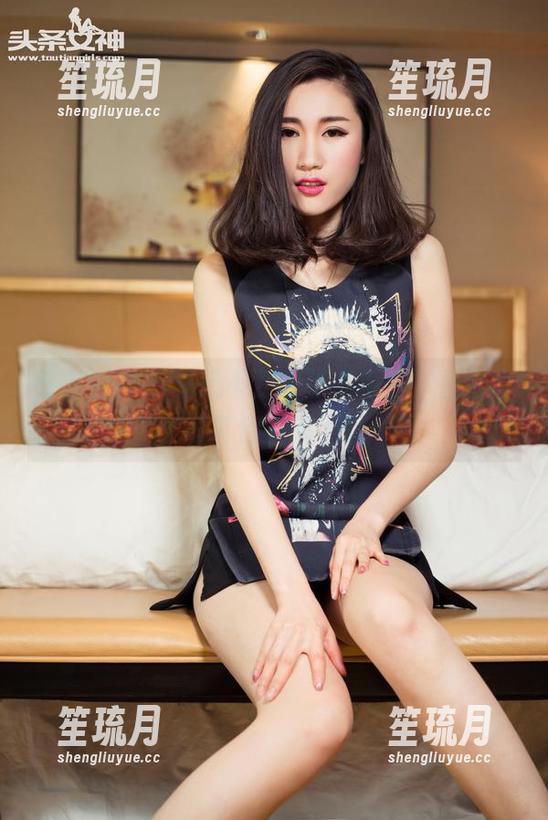 头条女神 - 意想不到的秘书角色，鱼宝宝写真合集来了。
