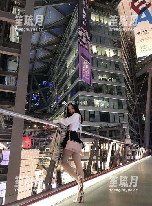 宸大小姐 微密圈 - 图片合辑都按个性定制?果然不愧是宸大小姐,朋友圈里每一张都让我叫绝!