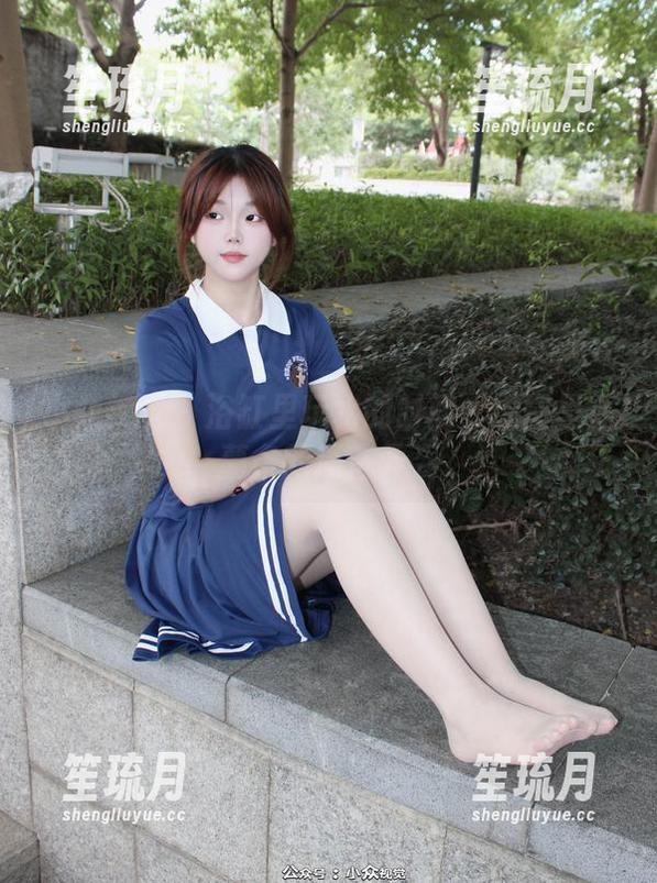 小众视觉-小薯条 小众视觉 - 浴缸里玩水的时间:原图里小薯条的搔首弄姿