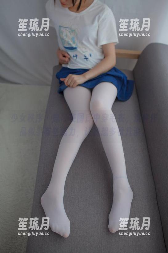 少女秩序 - 鹿可在图库中穿毛衣，这件作品似乎有些魔力，让我想多看几遍。