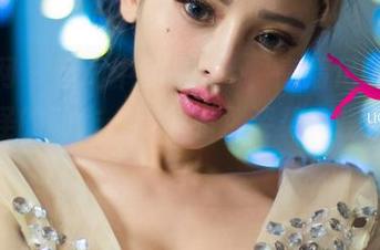 尤果网 – 运动中的Sara，高清记录她千奇百怪的动作…哦，看那姿势，摆得真不错！
