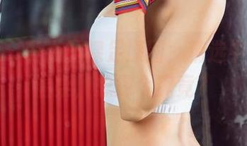 尤果网 – 李焱的裸足原图，精选中的别样温柔，想探个究竟？