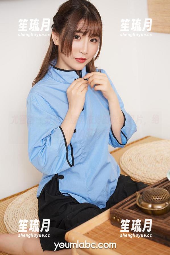 尤蜜荟 - 分享一波黄依婷的灰丝图片，绝对是你的购买欲希望！