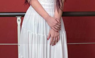 推女郎 – 看着赵惟依的镂空写真，心里暗想这照片得多巧妙才行？
