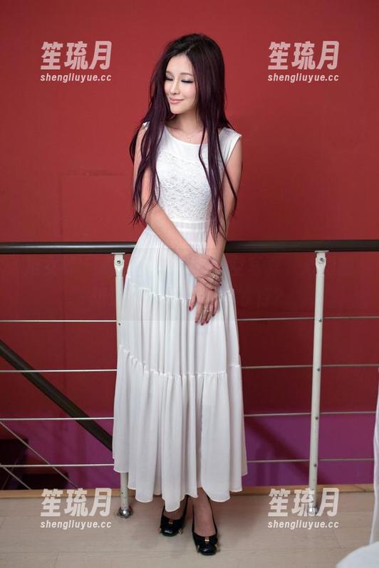 推女郎-赵惟依 推女郎 - 看着赵惟依的镂空写真,心里暗想这照片得多巧妙才行?