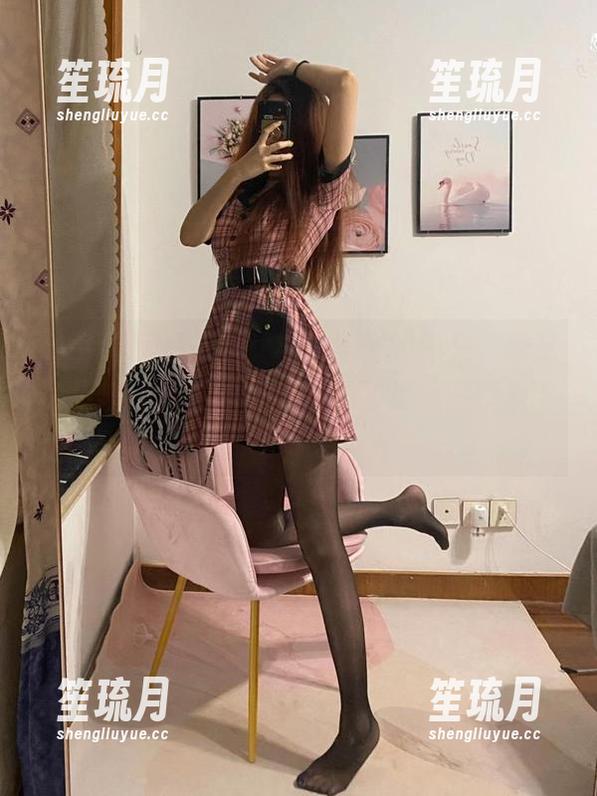 提袜少女 微密圈 - 提袜少女与双马尾的图集,像是一场与我无关的童话——可是我偏偏停下来了。