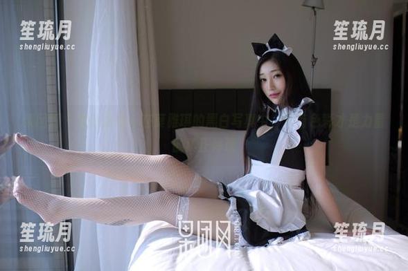 果团网-莫雅琪 果团网 - 最新发现:在莫雅琪的黑白写真中,没有色彩才是力量的真正体现