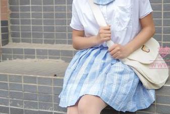 梦丝女神 – 水中是仙女，沙滩是王者！玥玥泳装照精选拼图时间！