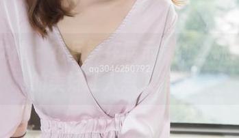 梦丝女神 – 花月舞在展示最新丝袜，图片的美好让人想入非非。