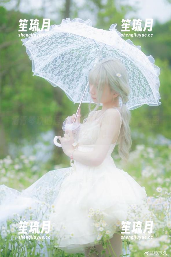 清青琴玖 清青琴玖的居家竟然可以如此生动,美图中暗藏玄机吧...