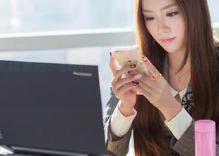 爱蜜社 – 你能想象吗？心妍小公主与泳池偶遇的原图，太精彩了！