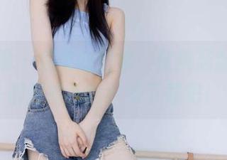 物恋传媒 – 菜菜的图集：秋风瑟瑟，叶子都想躲着我？来下载吧！