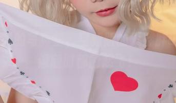无圣光的写真里，空姐版的王胖胖u，好像随时都能起飞！