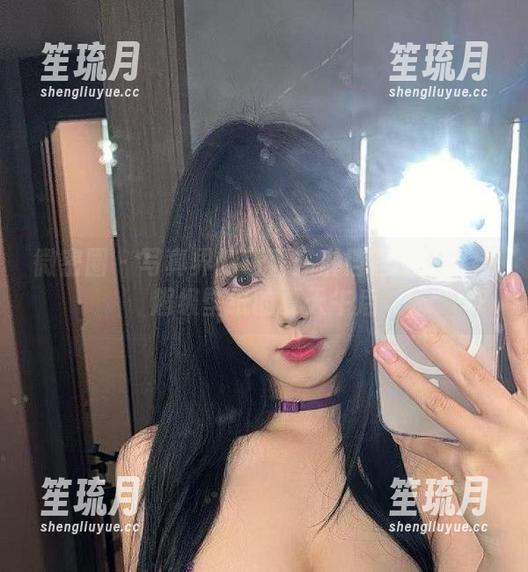 琳铛铛 微密圈 - 写真界的窃喜:琳铛铛的吊带与超级壁纸的夏天午后