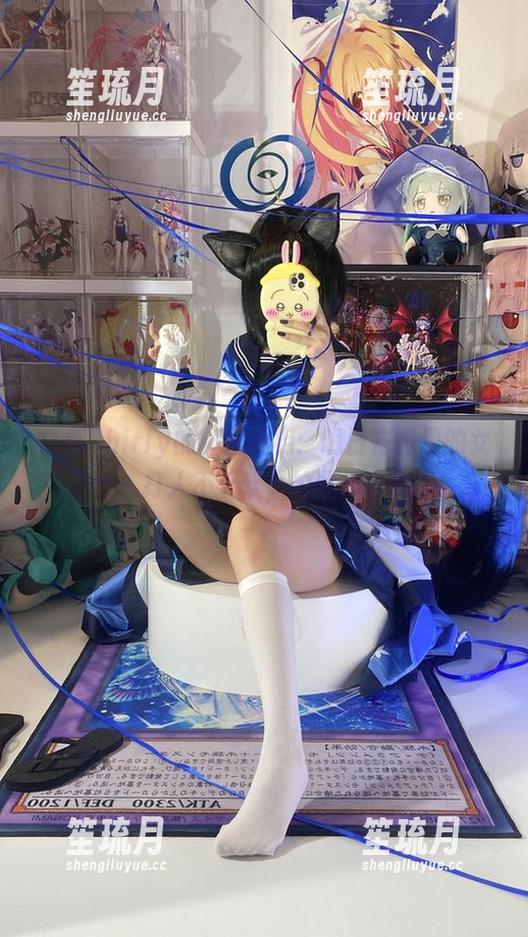 白栎Shirly的旗袍扮相：明日方舟里的女战士，打人不手软，拍照却好温柔！