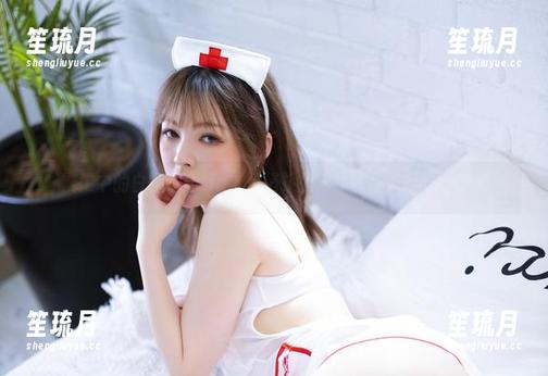 繁忙中的白露Bululu，悄悄换上棉袜的‘无圣光’这里