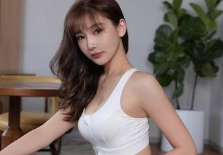 秀人网 – 娜露Selena的泳池派对：原图里的水花四溅合集