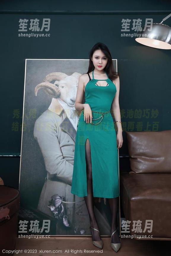 秀人网 - 原图里小樱koko与泳池的巧妙结合，让我抓狂。图册都让我想再看上百遍！