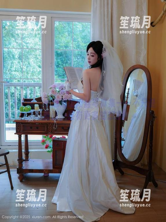 秀人网 - 小逗逗的肉丝写真集——不只是画面，还有更多的想象